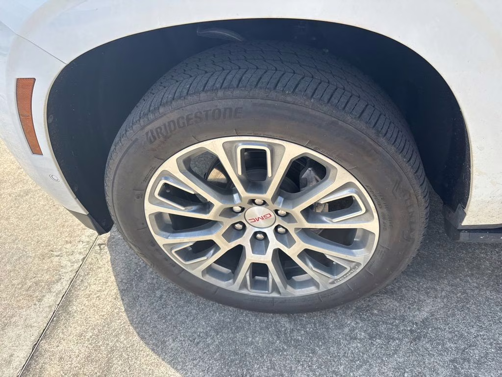 2025 Summit White GMC Yukon Denali RWD SUV