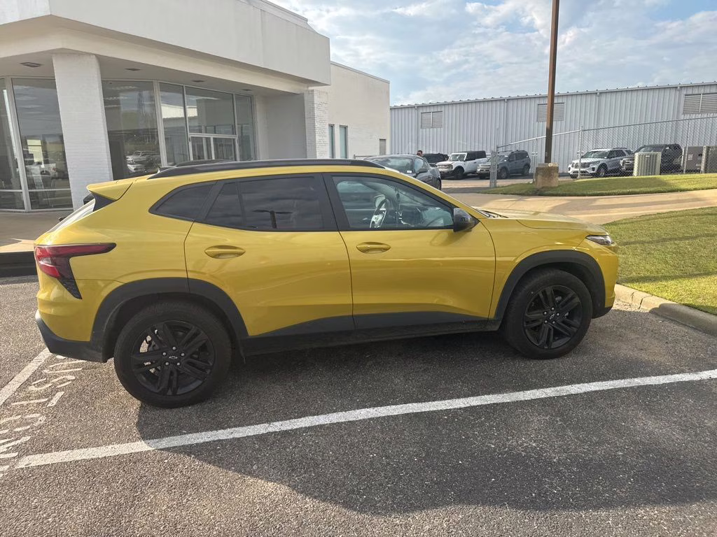 2024 Nitro Yellow Metallic Chevrolet Trax ACTIV FWD SUV