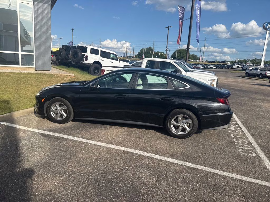 2022 Phantom Black Hyundai Sonata SE FWD Sedan