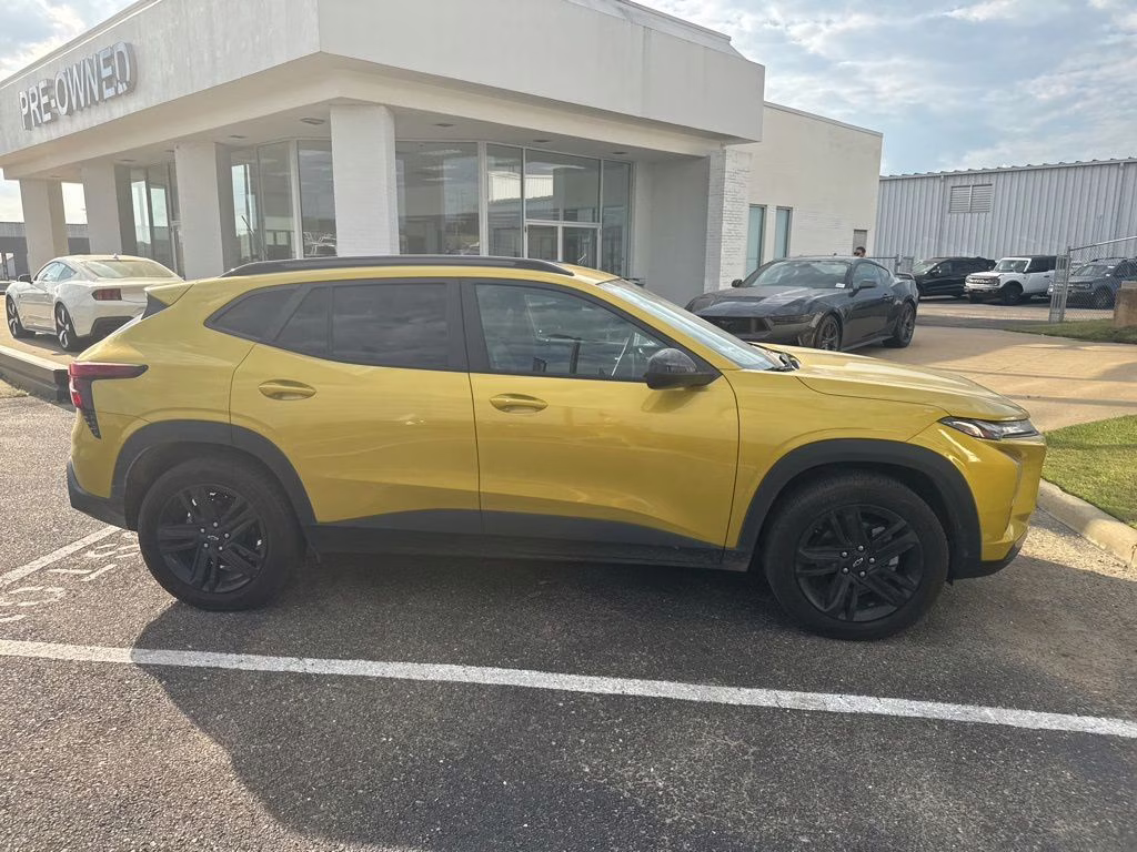 2024 Nitro Yellow Metallic Chevrolet Trax ACTIV FWD SUV