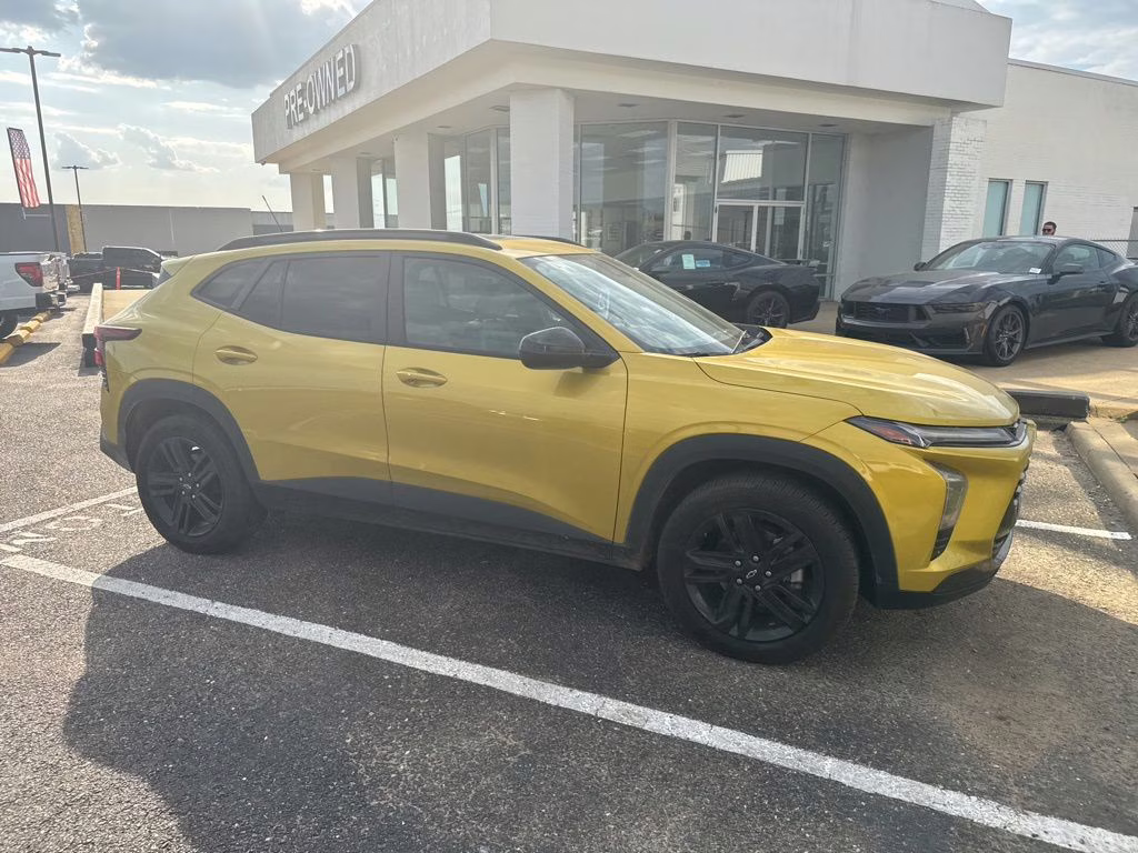 2024 Nitro Yellow Metallic Chevrolet Trax ACTIV FWD SUV