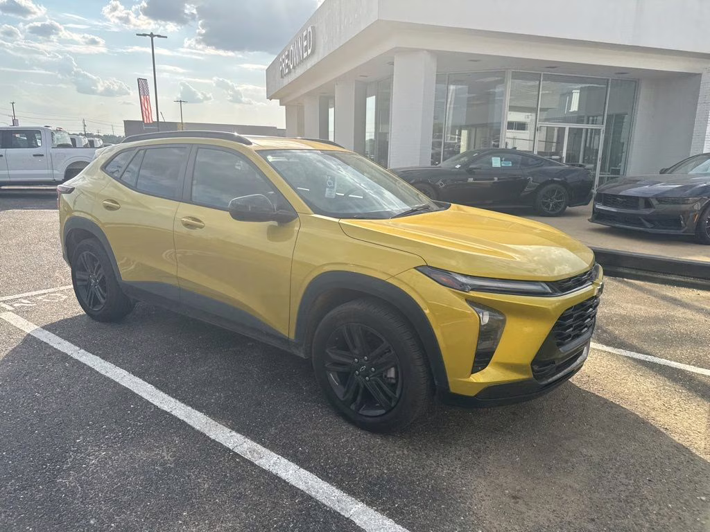2024 Nitro Yellow Metallic Chevrolet Trax ACTIV FWD SUV