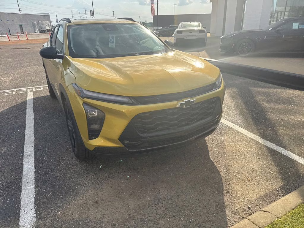 2024 Nitro Yellow Metallic Chevrolet Trax ACTIV FWD SUV