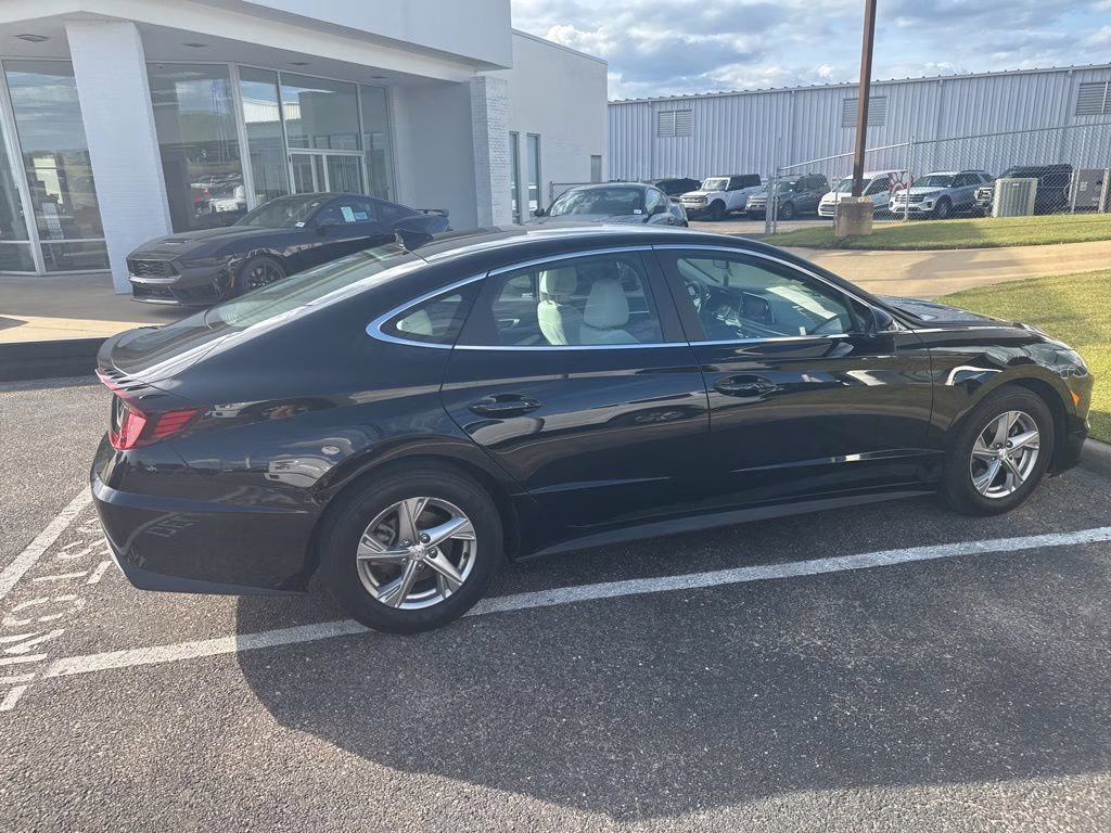 2022 Phantom Black Hyundai Sonata SE FWD Sedan