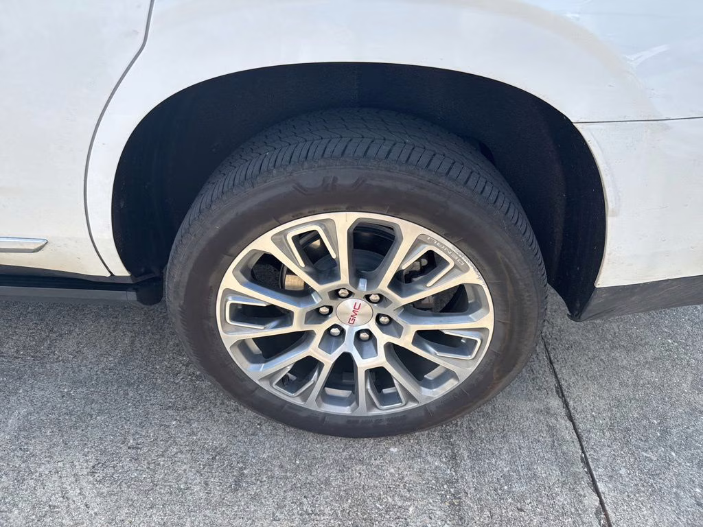 2025 Summit White GMC Yukon Denali RWD SUV