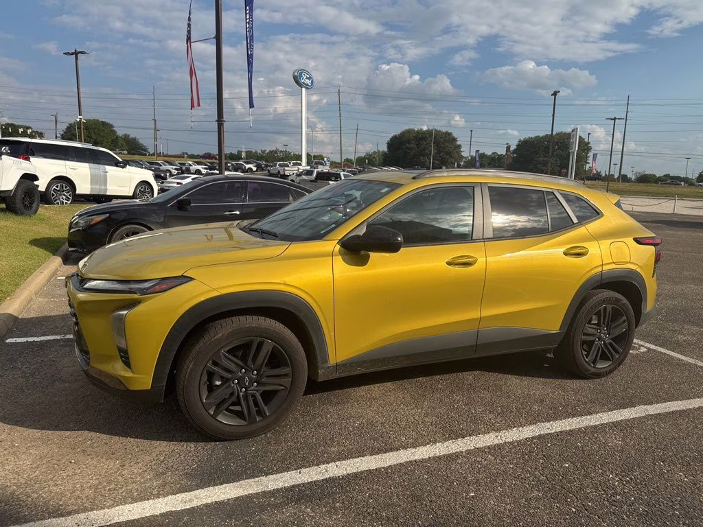 2024 Nitro Yellow Metallic Chevrolet Trax ACTIV FWD SUV