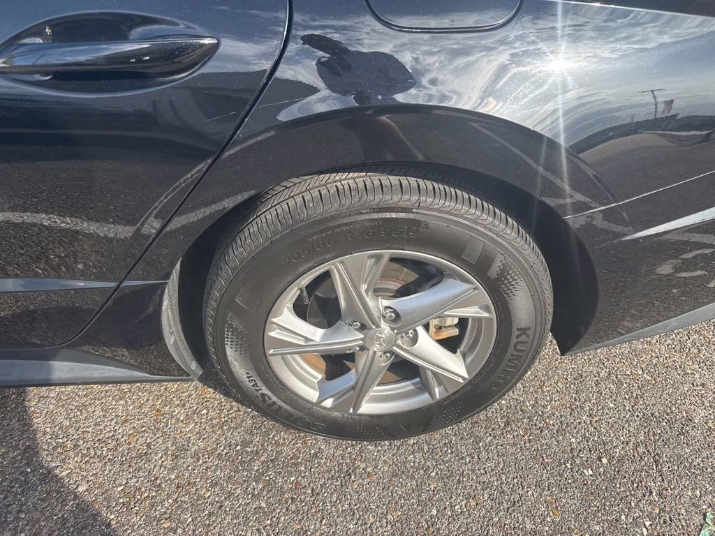 2022 Phantom Black Hyundai Sonata SE FWD Sedan