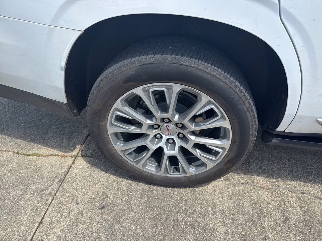 2025 Summit White GMC Yukon Denali RWD SUV