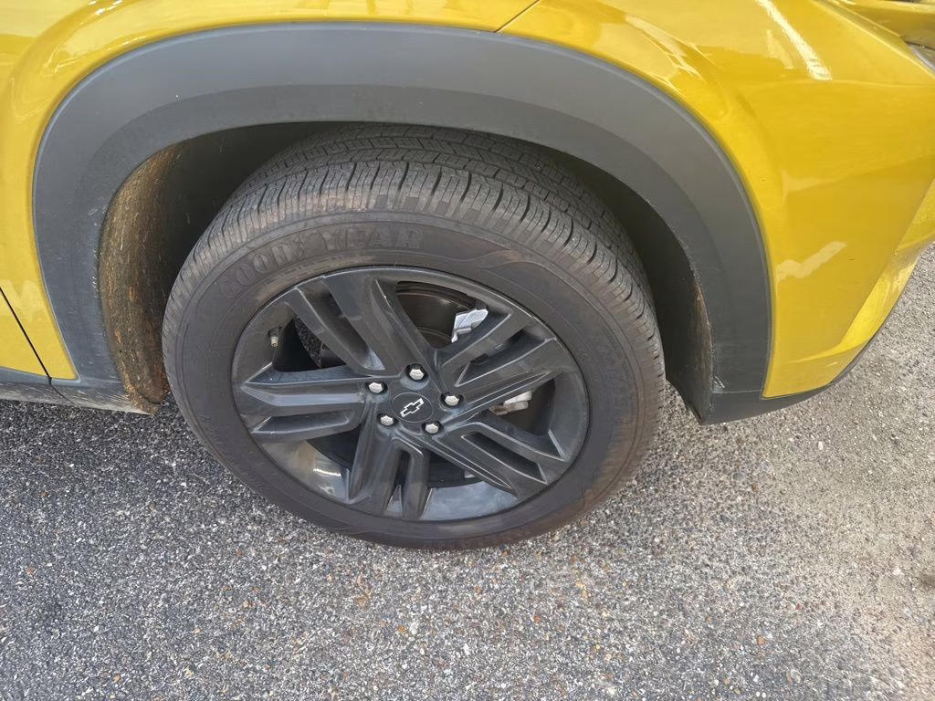 2024 Nitro Yellow Metallic Chevrolet Trax ACTIV FWD SUV