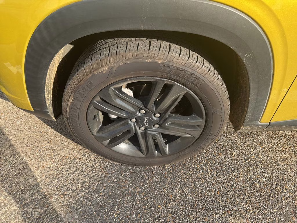 2024 Nitro Yellow Metallic Chevrolet Trax ACTIV FWD SUV