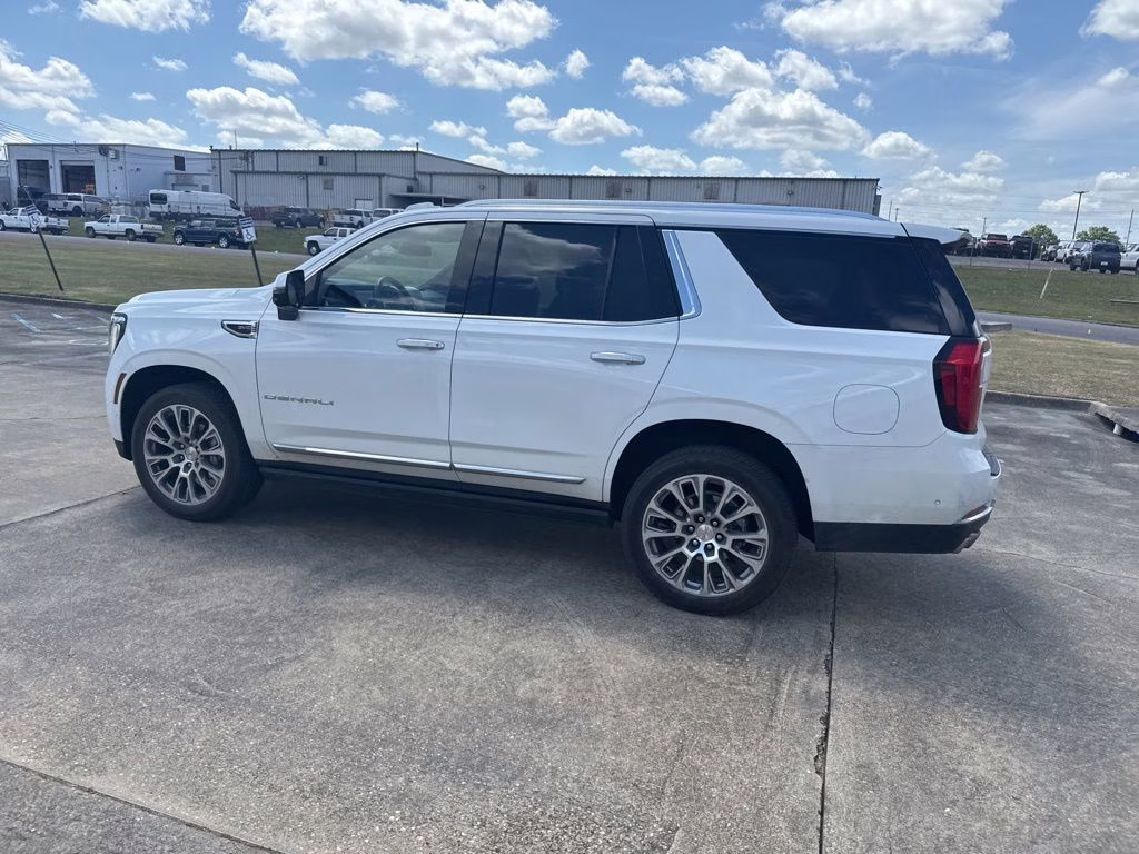 2025 Summit White GMC Yukon Denali RWD SUV