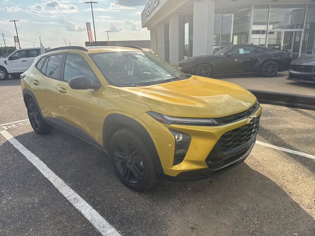 2024 Nitro Yellow Metallic Chevrolet Trax ACTIV FWD SUV