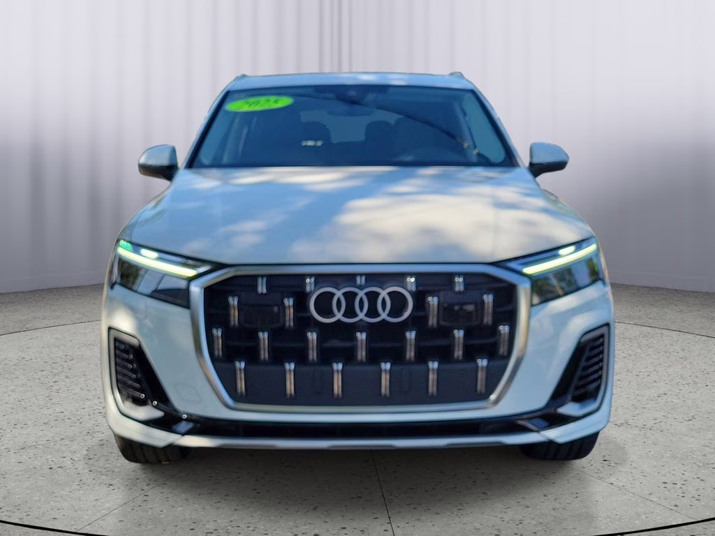 2025 Glacier White Metallic Audi Q7 Premium Plus AWD SUV