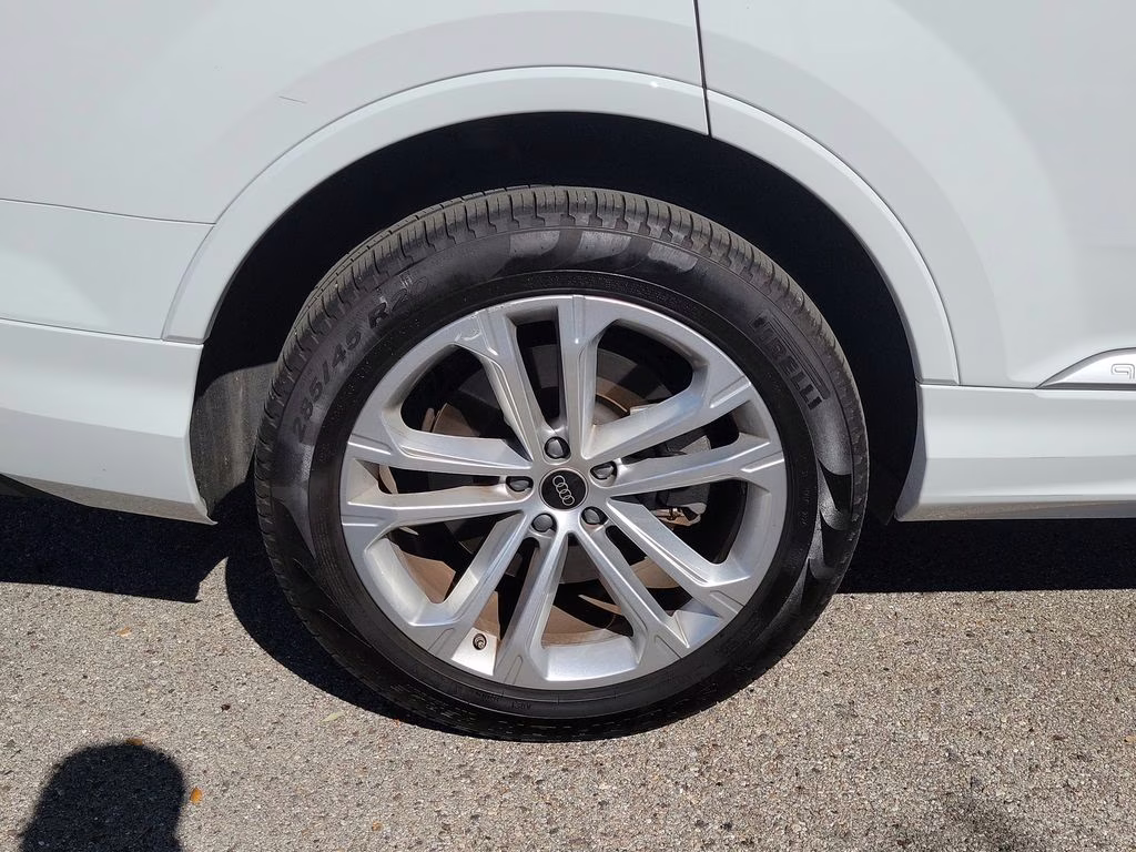 2025 Glacier White Metallic Audi Q7 Premium Plus AWD SUV