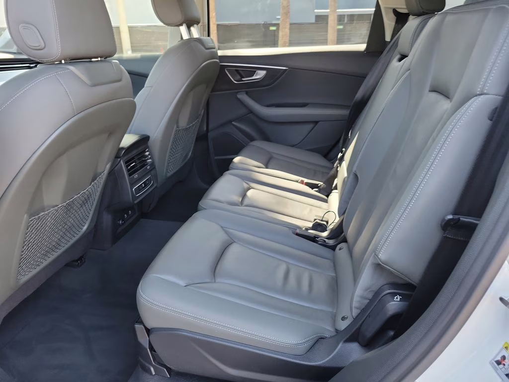 2025 Glacier White Metallic Audi Q7 Premium Plus AWD SUV