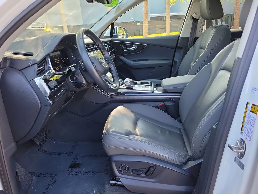 2025 Glacier White Metallic Audi Q7 Premium Plus AWD SUV
