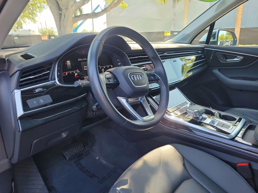 2025 Glacier White Metallic Audi Q7 Premium Plus AWD SUV