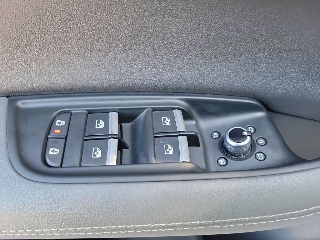 2025 Glacier White Metallic Audi Q7 Premium Plus AWD SUV