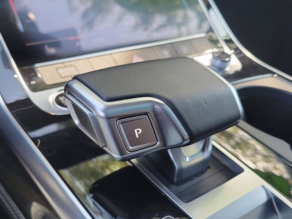 2025 Glacier White Metallic Audi Q7 Premium Plus AWD SUV