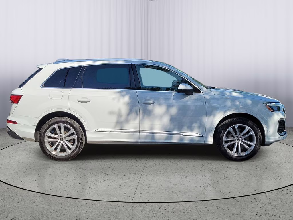 2025 Glacier White Metallic Audi Q7 Premium Plus AWD SUV
