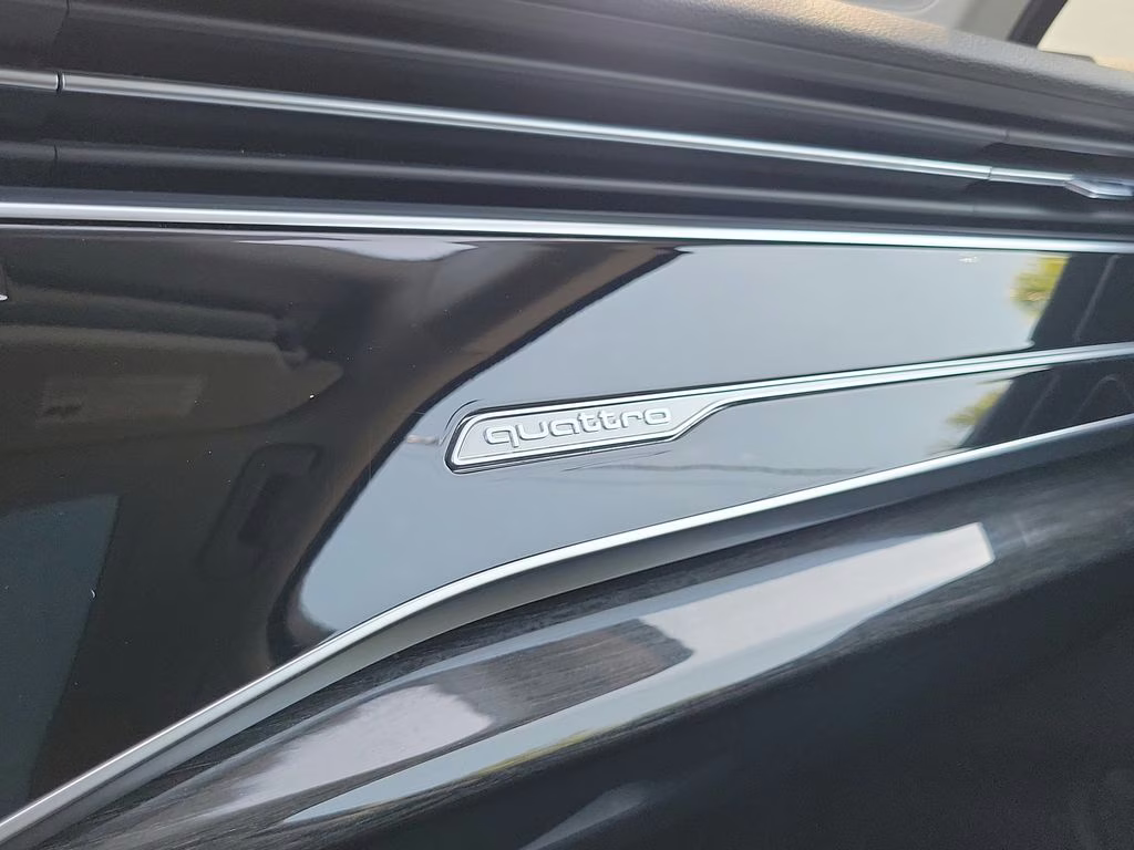 2025 Glacier White Metallic Audi Q7 Premium Plus AWD SUV