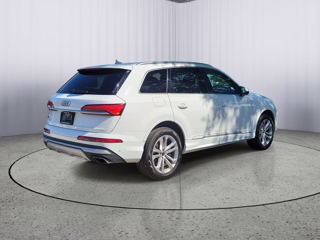 2025 Glacier White Metallic Audi Q7 Premium Plus AWD SUV