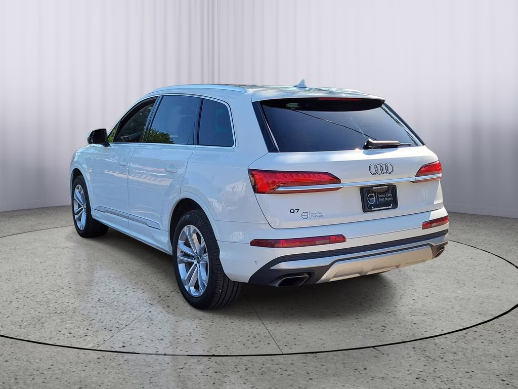 2025 Glacier White Metallic Audi Q7 Premium Plus AWD SUV