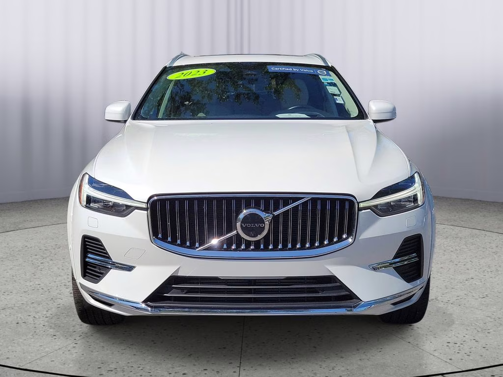 2023 Crystal White Metallic Volvo XC60 Ultimate Bright Theme AWD SUV