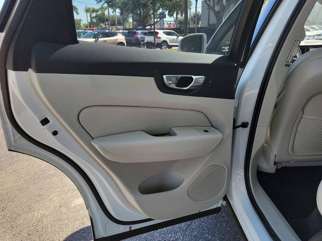 2023 Crystal White Metallic Volvo XC60 Ultimate Bright Theme AWD SUV