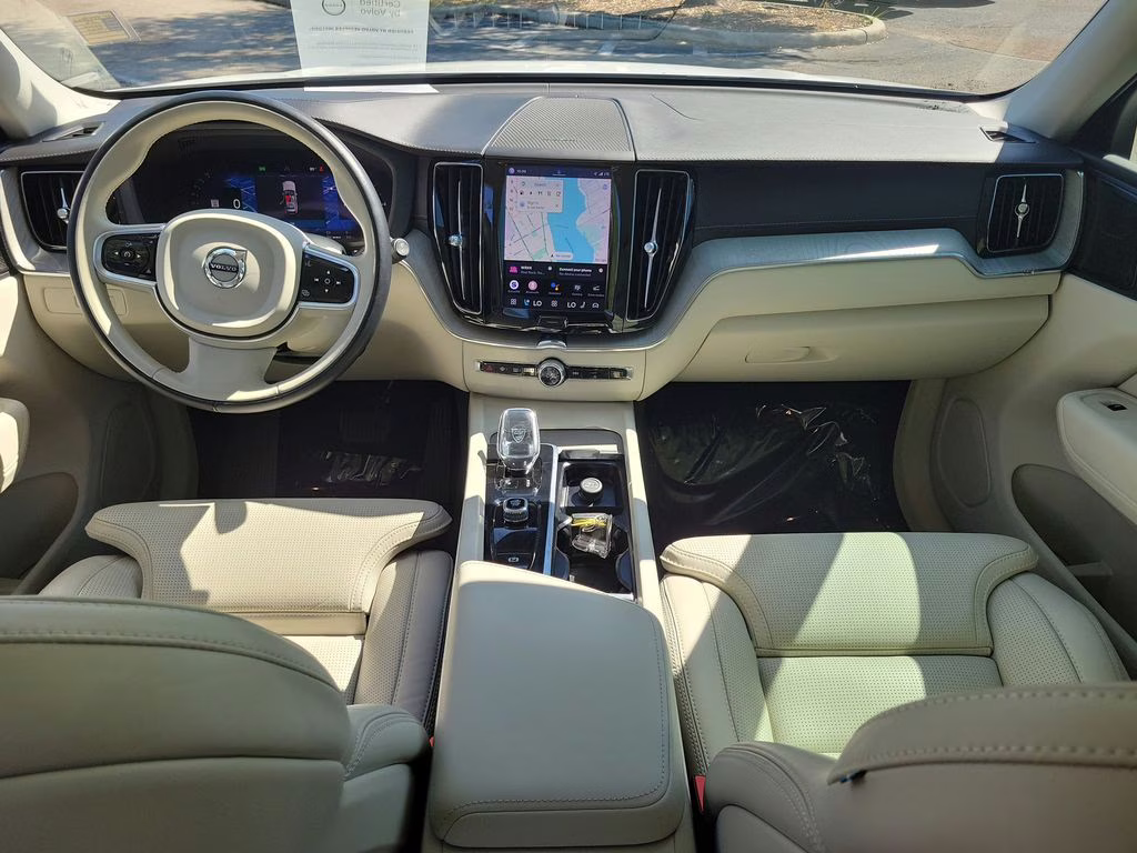 2023 Crystal White Metallic Volvo XC60 Ultimate Bright Theme AWD SUV