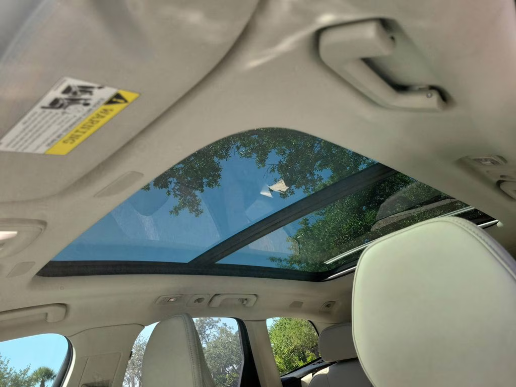 2023 Crystal White Metallic Volvo XC60 Ultimate Bright Theme AWD SUV