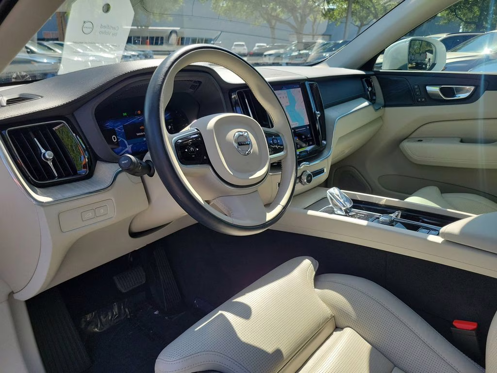 2023 Crystal White Metallic Volvo XC60 Ultimate Bright Theme AWD SUV