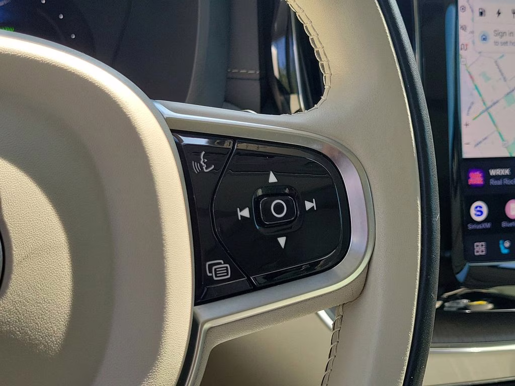 2023 Crystal White Metallic Volvo XC60 Ultimate Bright Theme AWD SUV