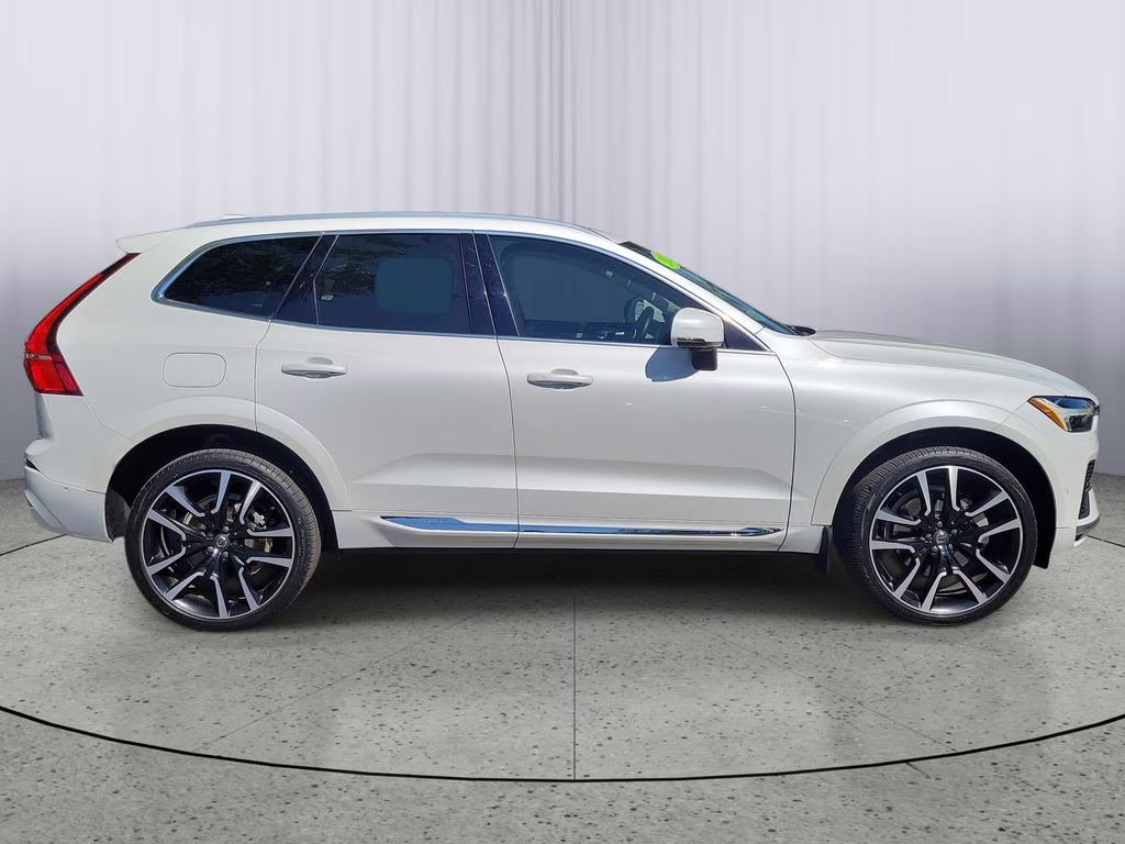 2023 Crystal White Metallic Volvo XC60 Ultimate Bright Theme AWD SUV