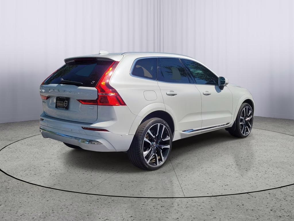 2023 Crystal White Metallic Volvo XC60 Ultimate Bright Theme AWD SUV