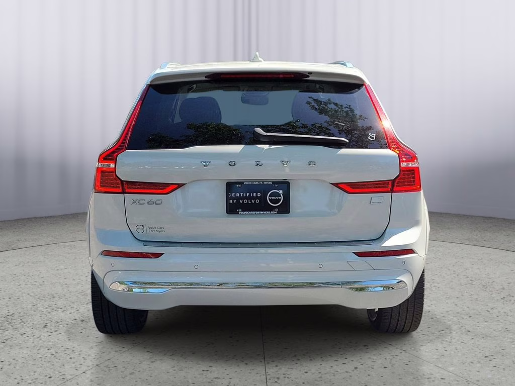 2023 Crystal White Metallic Volvo XC60 Ultimate Bright Theme AWD SUV