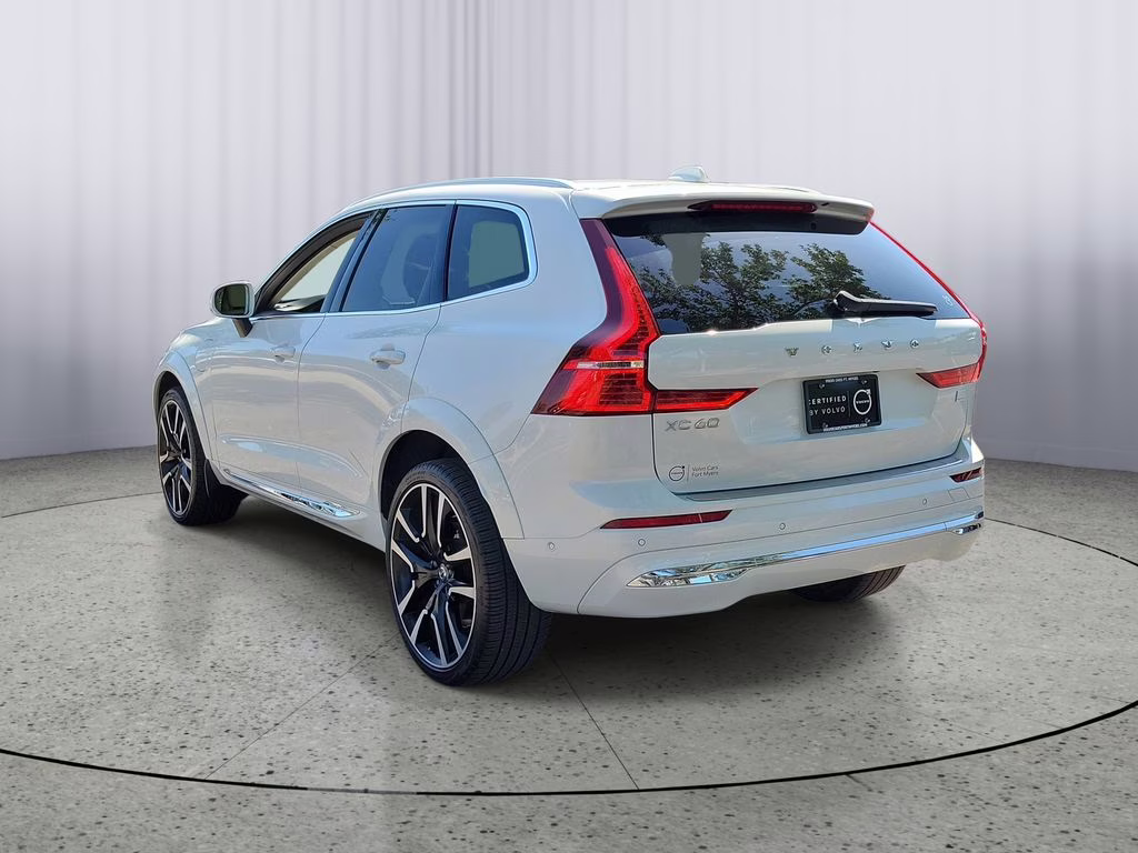 2023 Crystal White Metallic Volvo XC60 Ultimate Bright Theme AWD SUV