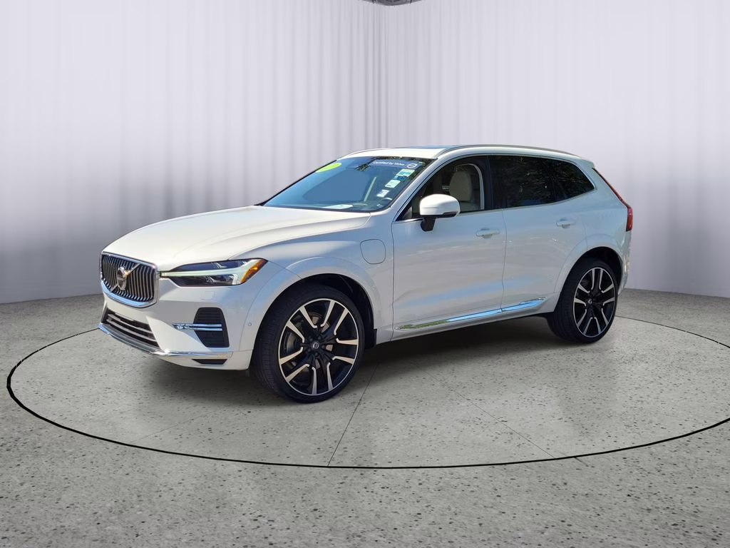 2023 Crystal White Metallic Volvo XC60 Ultimate Bright Theme AWD SUV