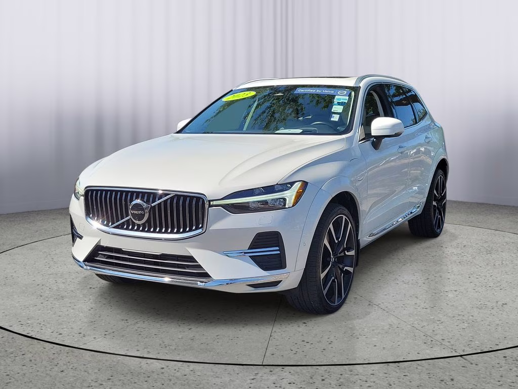 2023 Crystal White Metallic Volvo XC60 Ultimate Bright Theme AWD SUV