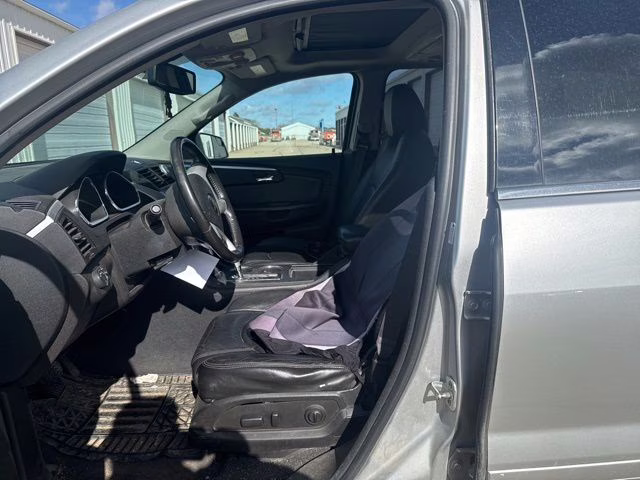 2011 Silver Ice Metallic Chevrolet Traverse 2LT AWD SUV