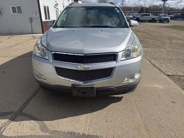 2011 Silver Ice Metallic Chevrolet Traverse 2LT AWD SUV
