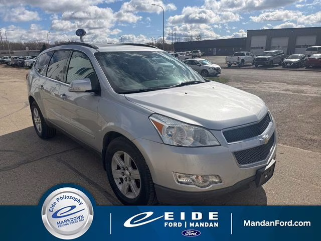 2011 Silver Ice Metallic Chevrolet Traverse 2LT AWD SUV