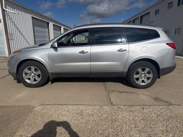 2011 Silver Ice Metallic Chevrolet Traverse 2LT AWD SUV