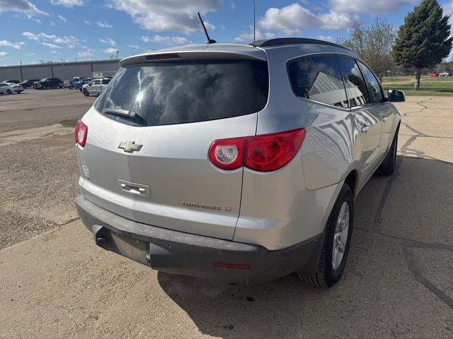 2011 Silver Ice Metallic Chevrolet Traverse 2LT AWD SUV