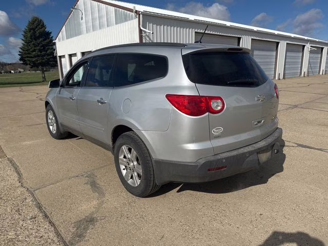 2011 Silver Ice Metallic Chevrolet Traverse 2LT AWD SUV