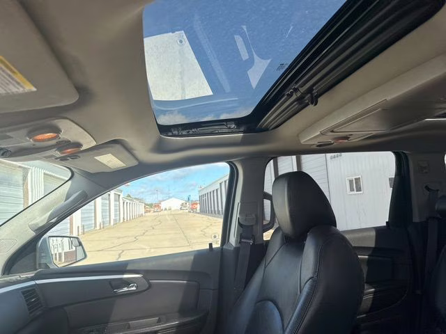 2011 Silver Ice Metallic Chevrolet Traverse 2LT AWD SUV