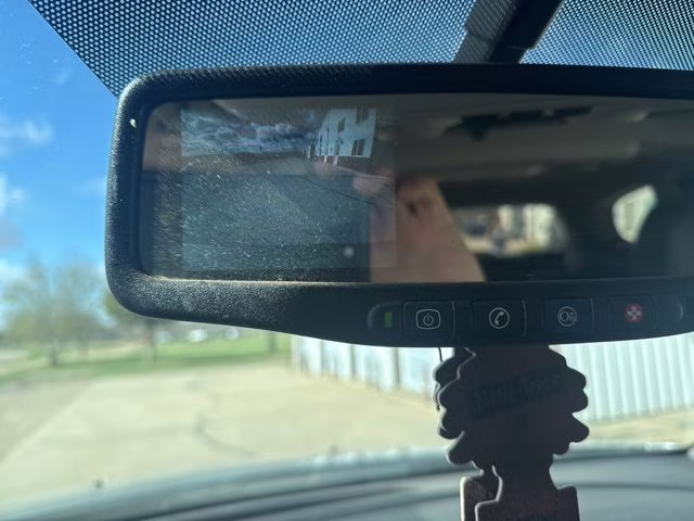 2011 Silver Ice Metallic Chevrolet Traverse 2LT AWD SUV