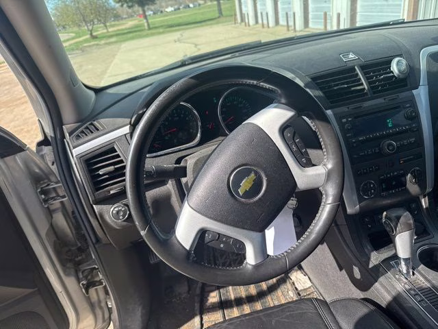 2011 Silver Ice Metallic Chevrolet Traverse 2LT AWD SUV