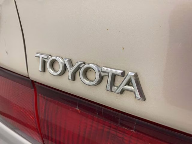 1998 Cashmere Beige Metallic Toyota Camry LE FWD Sedan