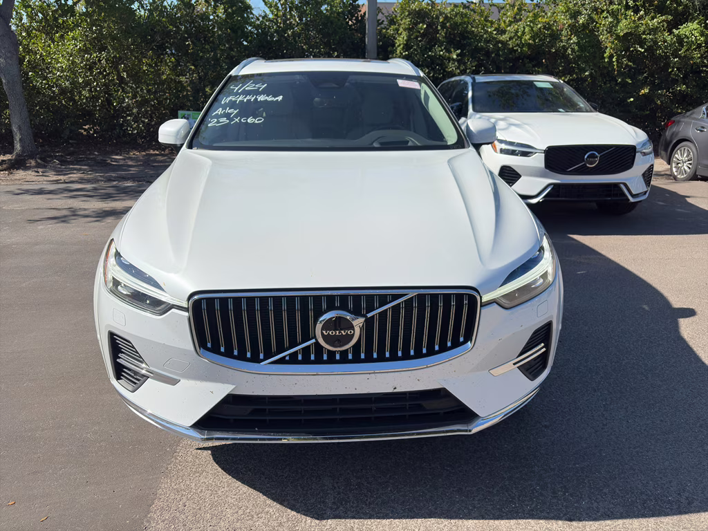 2023 Crystal White Metallic Volvo XC60 Ultimate Bright Theme AWD SUV
